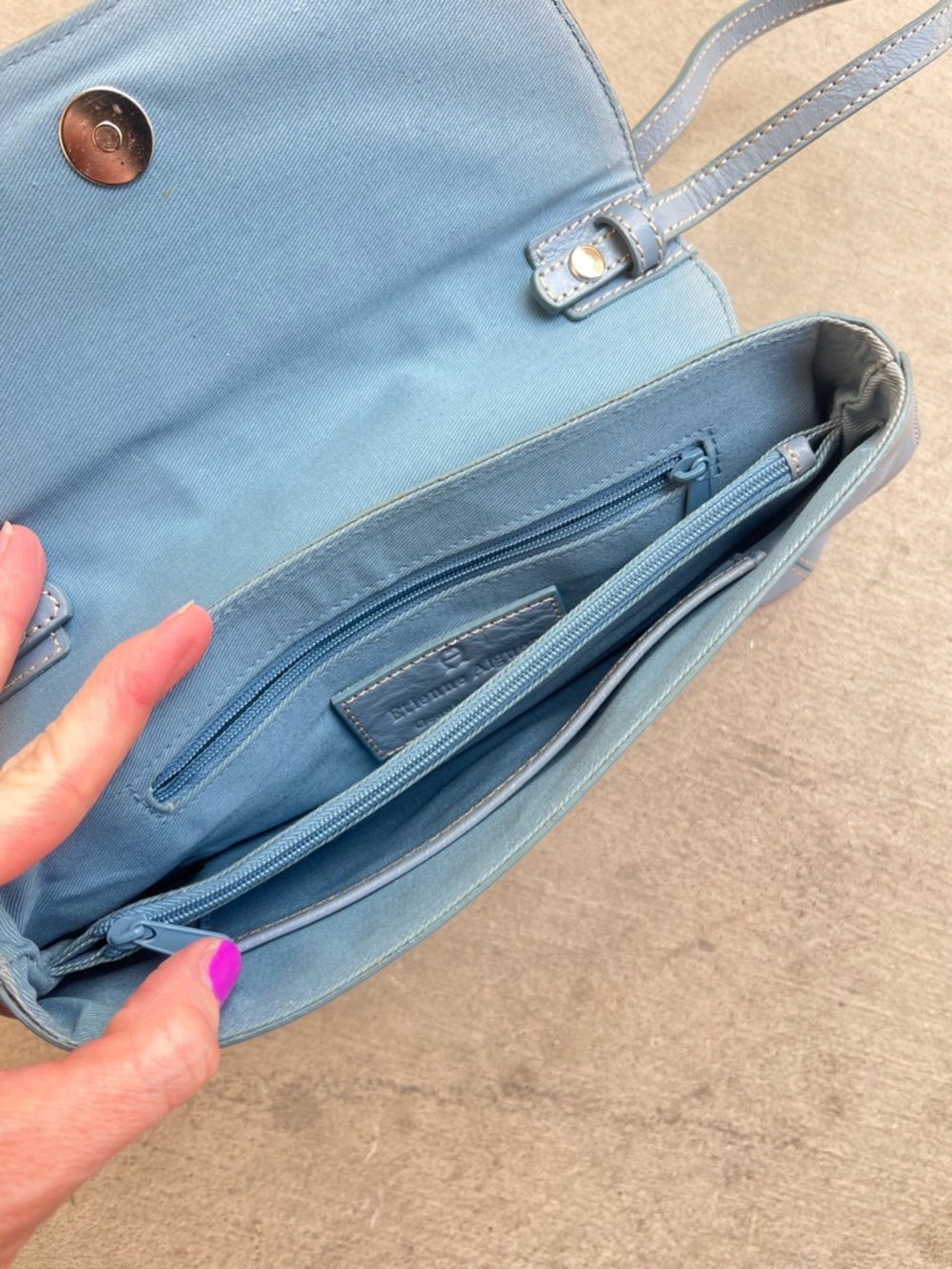 Etienne Aigner blue leather crossbody clutch - Picture 5 of 6